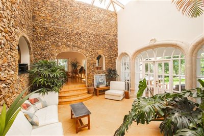 Lounge area (Large).jpg