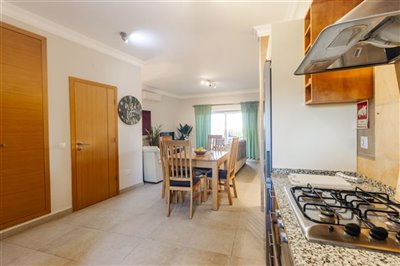 Kitchen to living area (Large).jpg