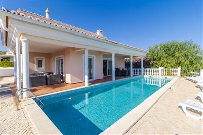 Pool to house (Large).jpg