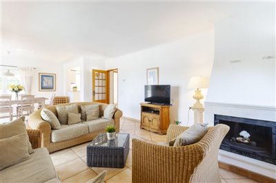 Living area_a (Large).jpg