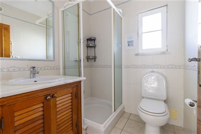 Bathroom (Large).jpg