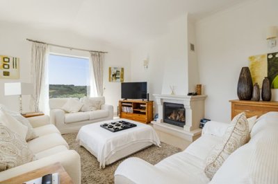 5 LIVING ROOM.jpg