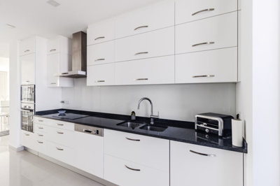 11 KITCHEN.jpg