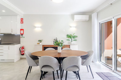 9 DINNING ROOM.jpg