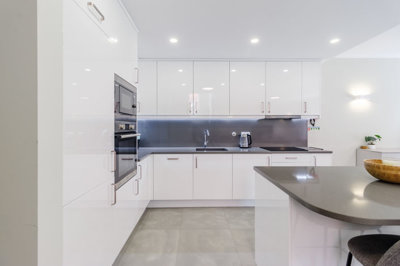 7 KITCHEN.jpg