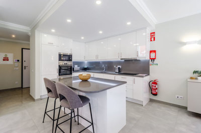 8 KITCHEN.jpg