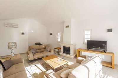 Living area_a (Large).jpg