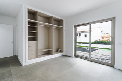 12 BEDROOM.jpg
