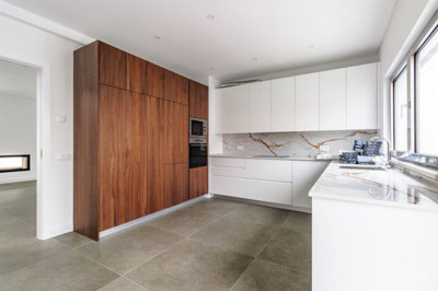 7 KITCHEN.jpg