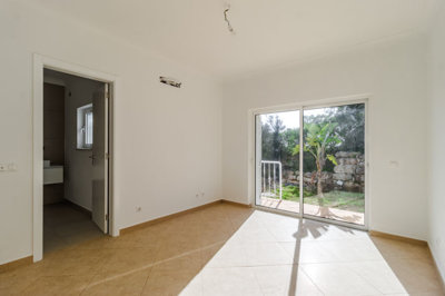 11 BEDROOM.jpg
