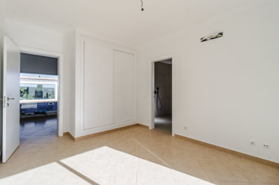 13 BEDROOM.jpg