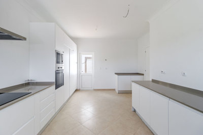 31 KITCHEN.jpg