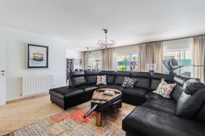 3 LIVING ROOM.jpg
