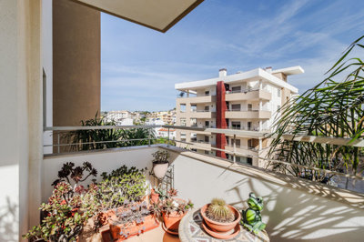 9 BALCONY.jpg