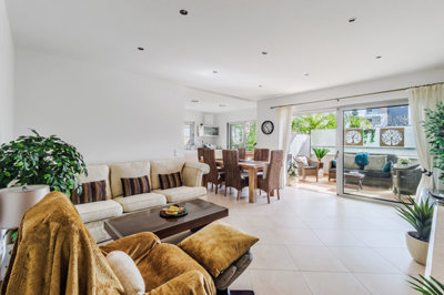 1 LIVING ROOM.jpg
