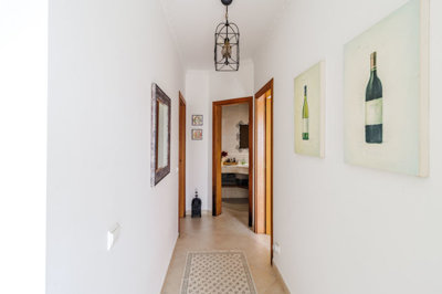 15 HALLWAY.jpg