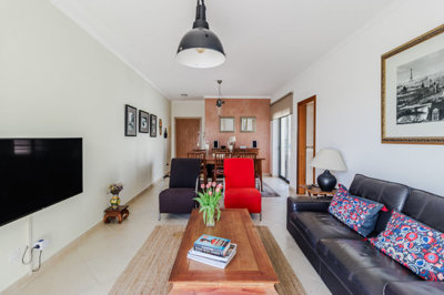 2 LIVING ROOM.jpg