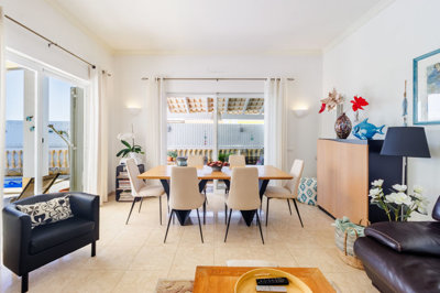 4 LIVING ROOM (1).jpg