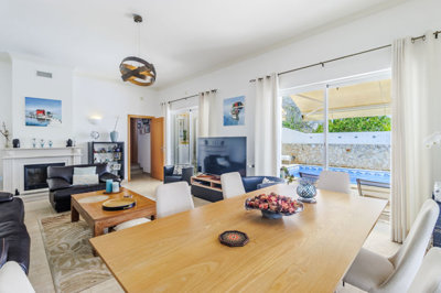 4 LIVING ROOM.jpg