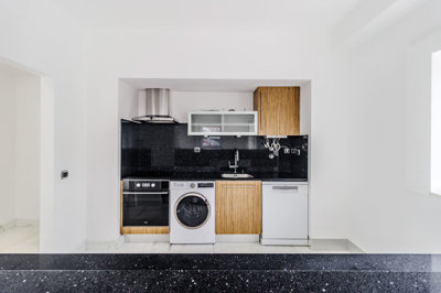 6 KITCHEN.jpg
