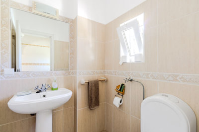 8 BATHROOM.jpg