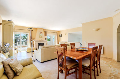 3 DINNING ROOM.jpg