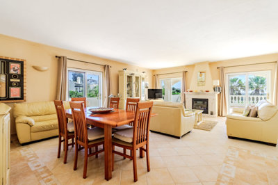 5 DINNING ROOM.jpg