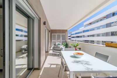 9 BALCONY.jpg