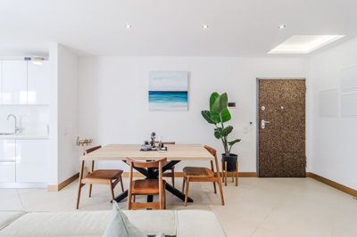 5 DINNING TABLE.jpg