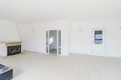 11 LIVING ROOM.jpg