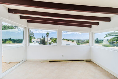 4 LIVING ROOM.jpg