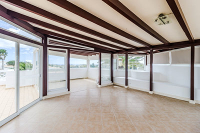 5 LIVING ROOM.jpg