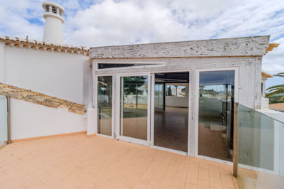 6 BALCONY.jpg