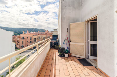 BALCONY (2).jpg