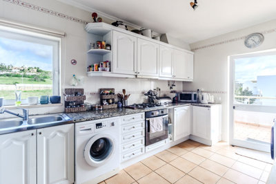 7 KITCHEN (2).jpg