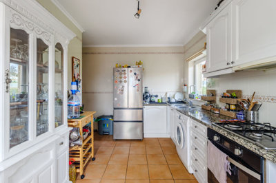 8 kitchen.jpg