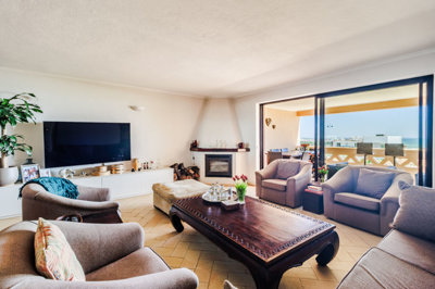 3 LIVING ROOM.jpg