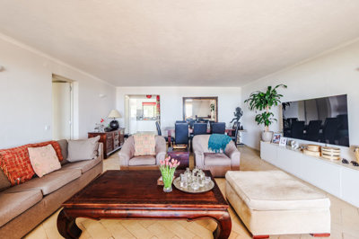 4 LIVING ROOM.jpg
