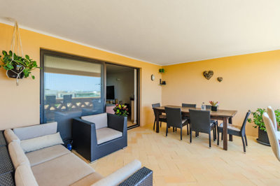 4.4 BALCONY.jpg