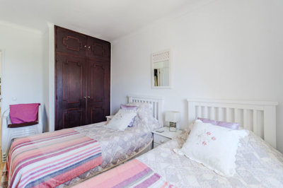15 BEDROOM.jpg