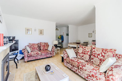 3 LIVING ROOM.jpg