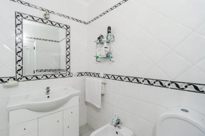 8 - Bedroom.jpg