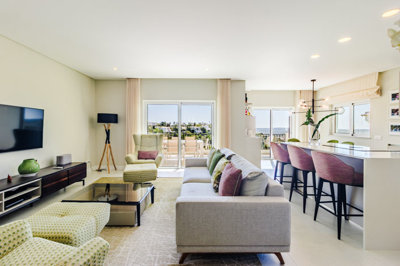2 LIVING ROOM.jpg