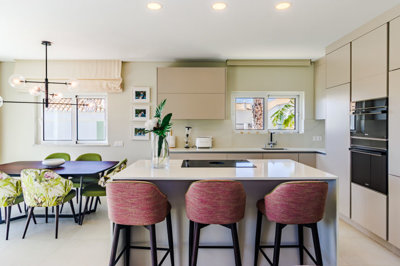 3 KITCHEN.jpg