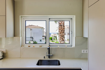 5 KITCHEN.jpg