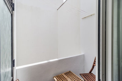 15 BALCONY.jpg