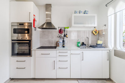 5 KITCHEN.jpg