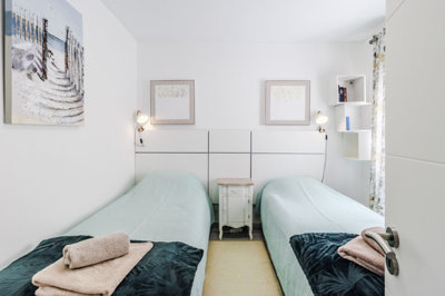 9 BEDROOM.jpg