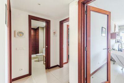 14 HALLWAY.jpg