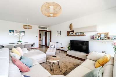 2 LIVING ROOM.jpg
